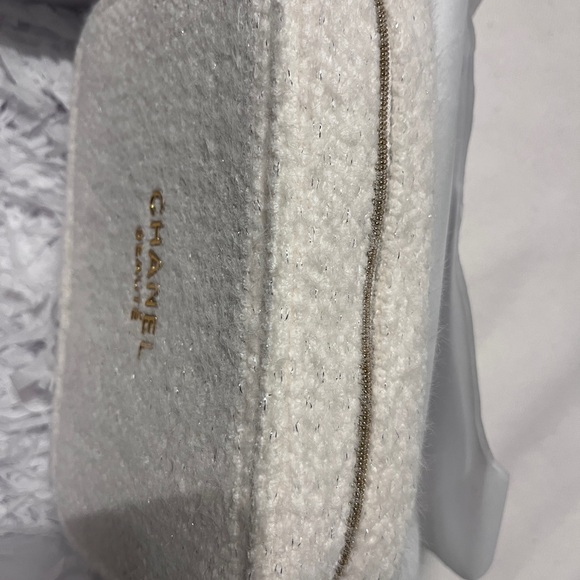 Chanel Cosmetic Bag Holiday Season 2024 - Picture 2 of 4